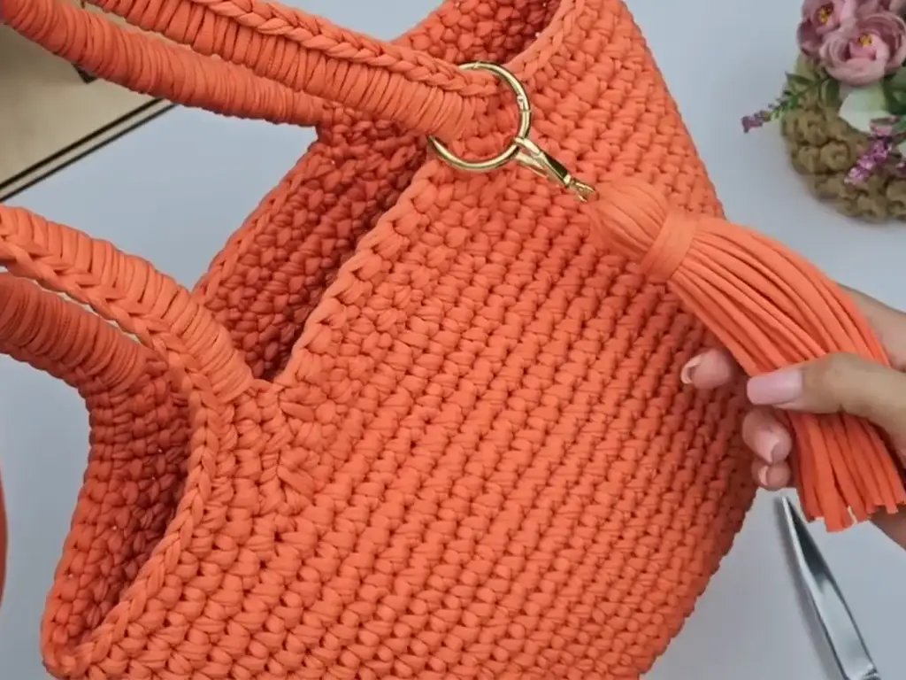 Step 9 of the trapezoid crochet bag pattern: creating the handles with chain loops
