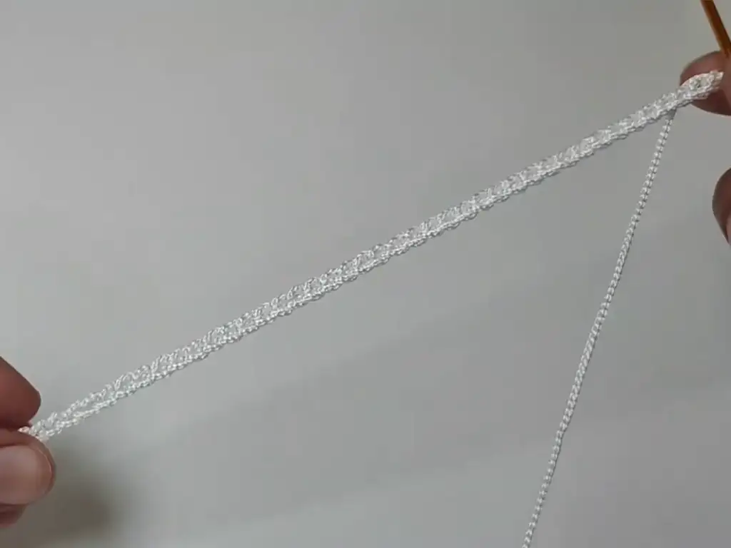 Starting chains for crochet beach tote using macrame yarn.