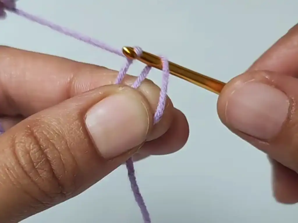 granny square crochet pattern, magic ring, crochet step-by-step