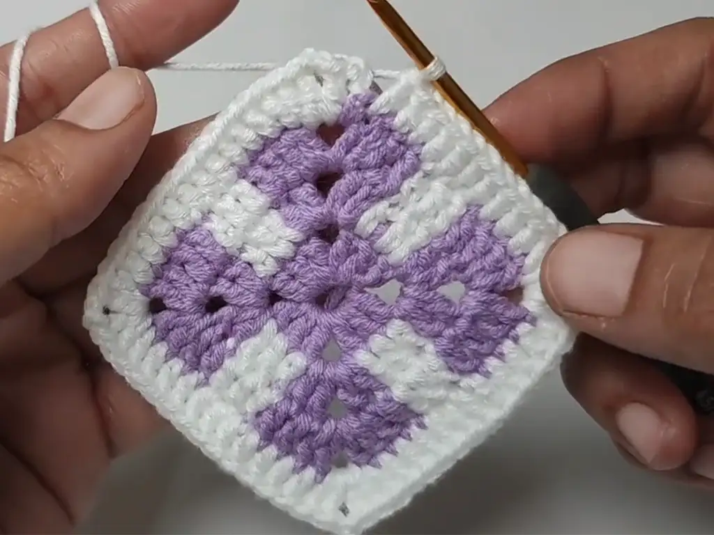 granny square crochet pattern, corner stitches, crochet guide