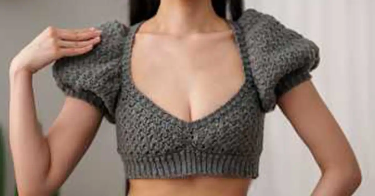 Stylish grey crochet crop top with puff sleeves, perfect for summer.