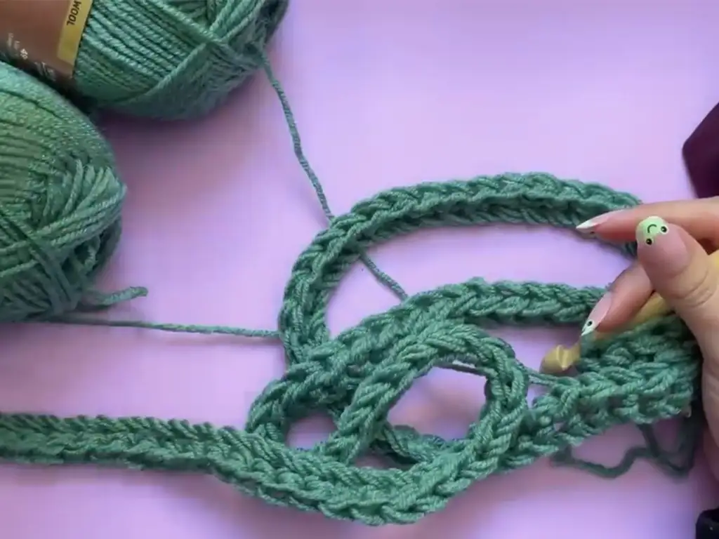 How to crochet the half double crochet (HDC) stitch – a key stitch in the crochet hooded cardigan pattern.
