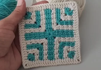 Finished Geometric Crochet Square in cream and turquoise. A beautiful granny square variation.