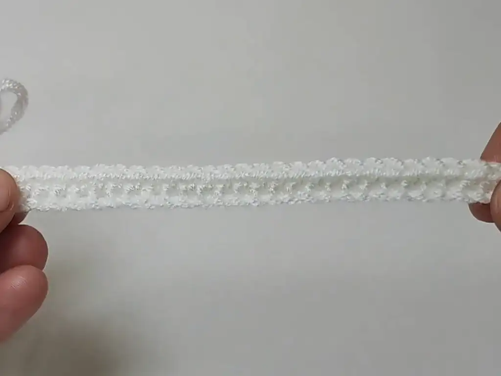 First row of single crochet stitches worked into the foundation chain.