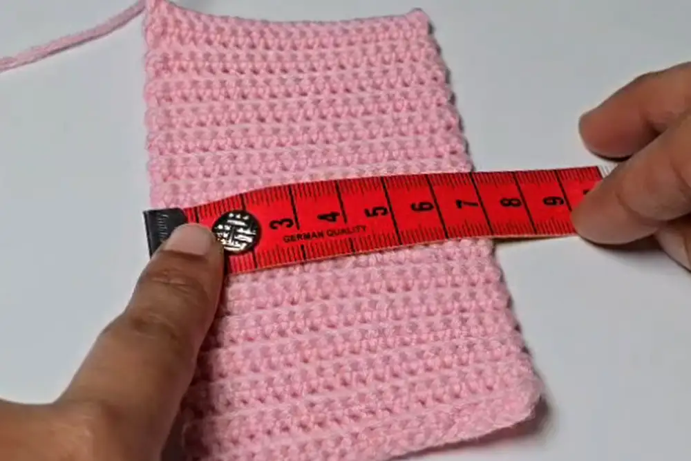 Measuring the width of the tulip petal panel