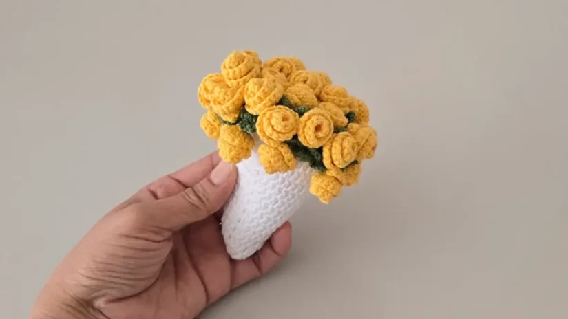 Handmade crochet yellow rose bouquet and round placemat in progress