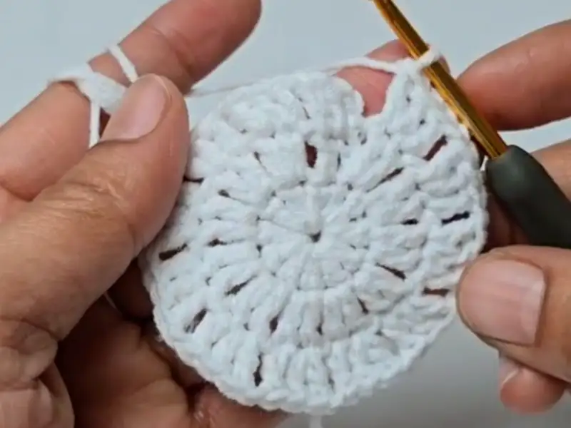 Expanding the base circle in round 2 of the crochet rose blanket