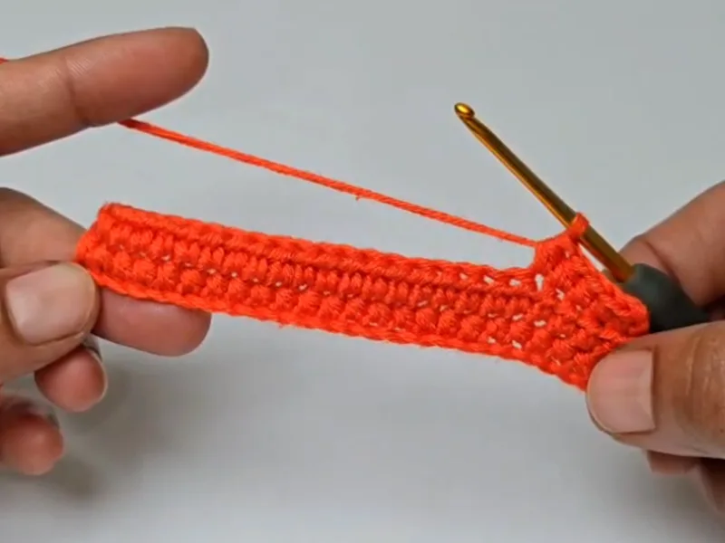 Easy crochet pumpkin pattern – small pumpkin base rows in orange yarn