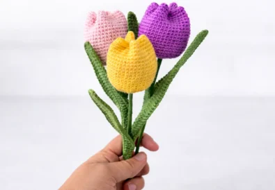 easy crochet tulip bouquet made with handmade crochet flowers and wire leaves