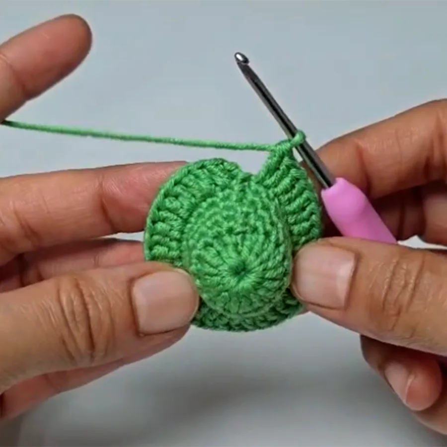 Expanded crochet hat brim with 36 double crochets and decorative slip stitch edge detail.