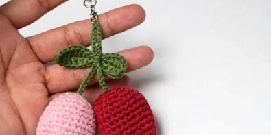 Easy crochet tulip keychain handmade amigurumi flower keyring
